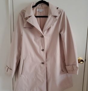 Larry Levine Medium A-Line Light Tan Raincoat